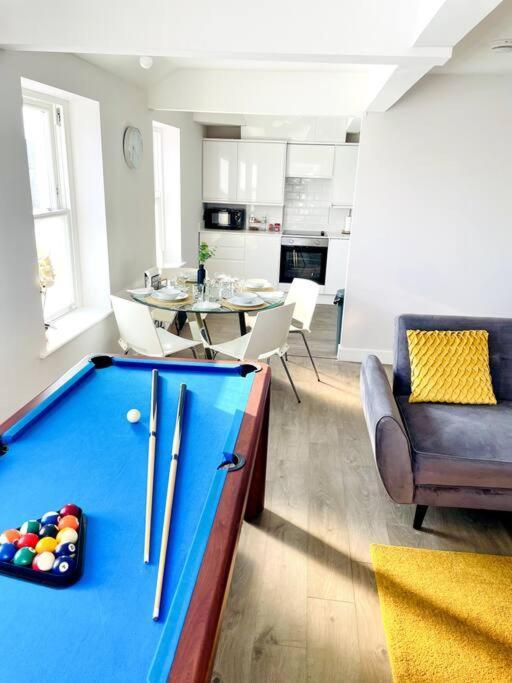 Royal Harbour Retreat Sea Views & Pool Table Appartement Ramsgate Buitenkant foto